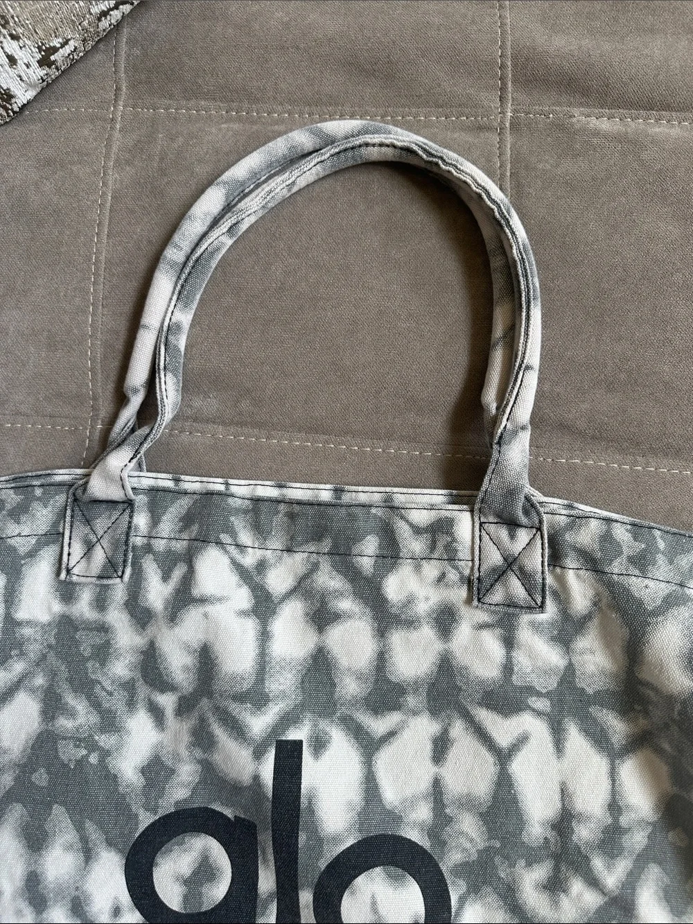 ALO Yoga Gray & White Tie-Dye Canvas Tote with Logo